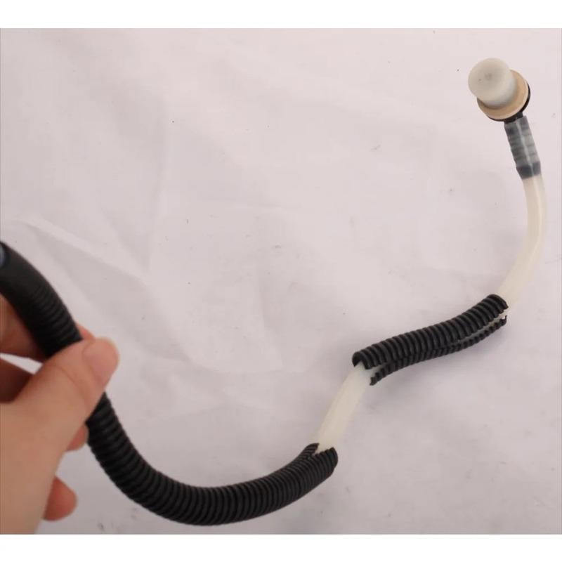 Automobile Fuel Hose Rubber Oil Tube A6110706832 for Mercedes Benz Vito W638 Sprinter 2000-2006 Brand New
