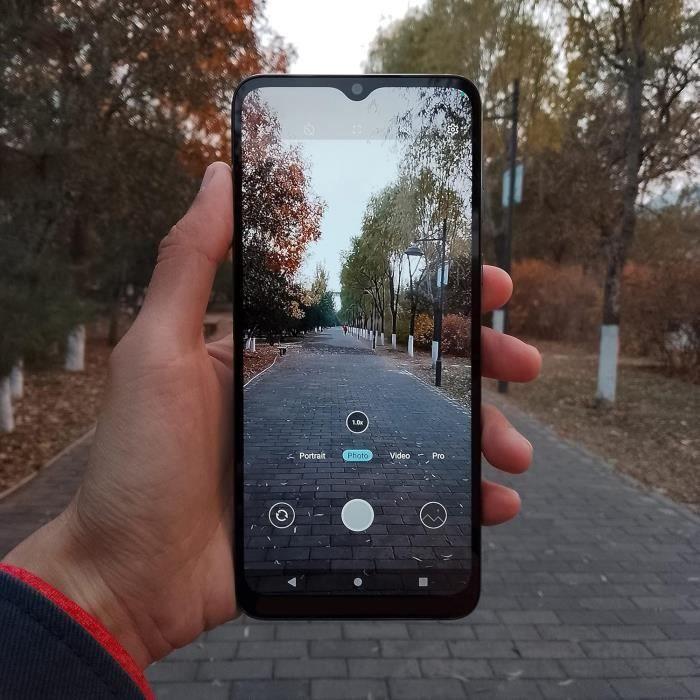 Smartfon Motorola Moto E13 ekran HD6,52,aparat 13 MP,264 GB,5000 mAh,Android 13,czarny kosmiczny