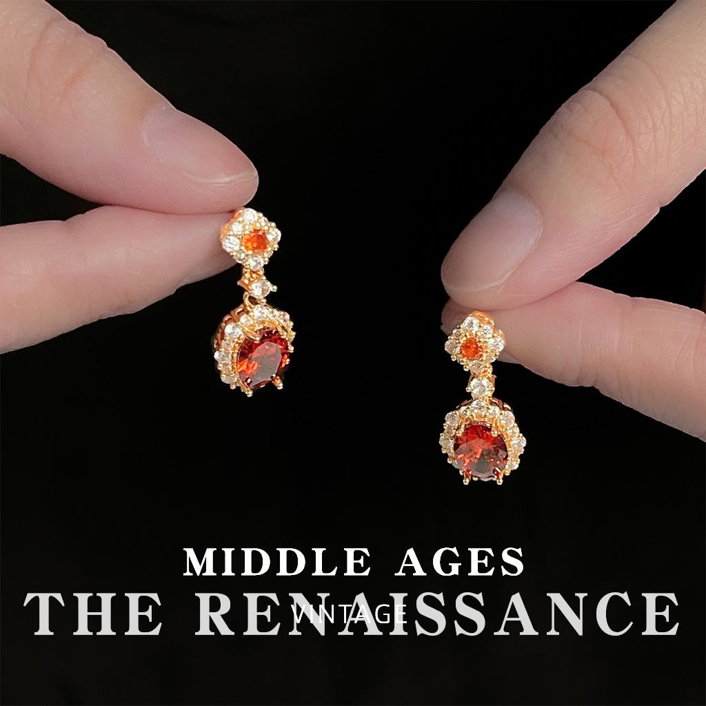 

Pigeon blood red~ French retro burst full of zircon garnet earrings light luxury court temperament earrings women