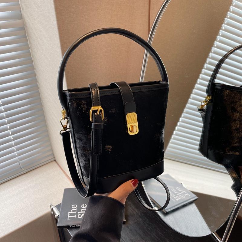 

Сумки Корейские высококачественные универсальные сумки-ведра осенне-зимний нишевый дизайн 2024 новые сумки-мессенджеры женские сумки чёрный