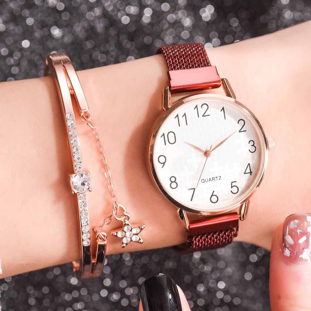 

Fashion Small And Delicate European Beauty Casual Bracelet Watch Suit One Size