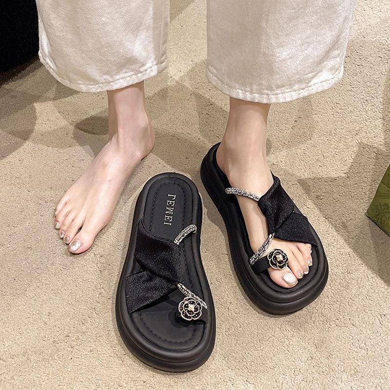 Slippers Women's Summer Wear 2025 New French Camellia Thick-soled Cover Toe Cool Slippers with Skirt Soft-soled Beach Shoes