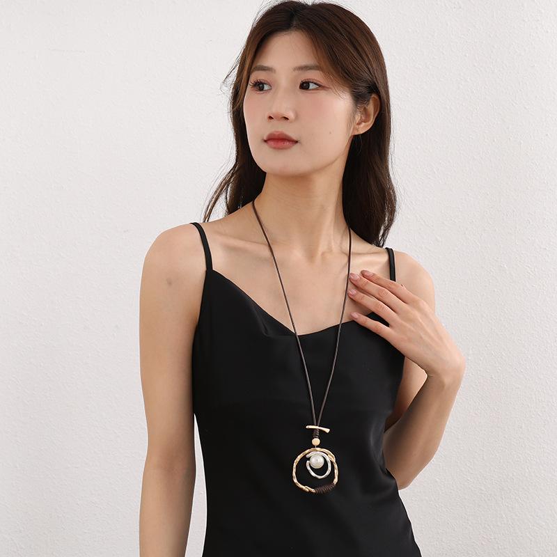 Long Sweater Chain Round Vintage Ladies Fashion Metal Pendant Necklace