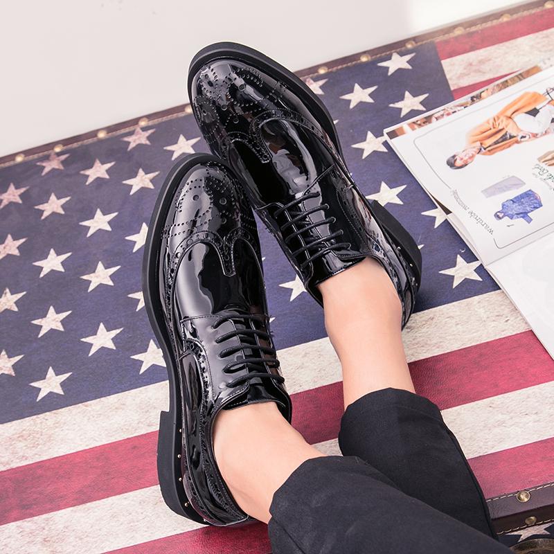 Spring Fall Mens Gold Bright Leather Male Comfortable Oxfords Man Casual Stylist Luxury Brogue for Men Business Moccasin Shoes