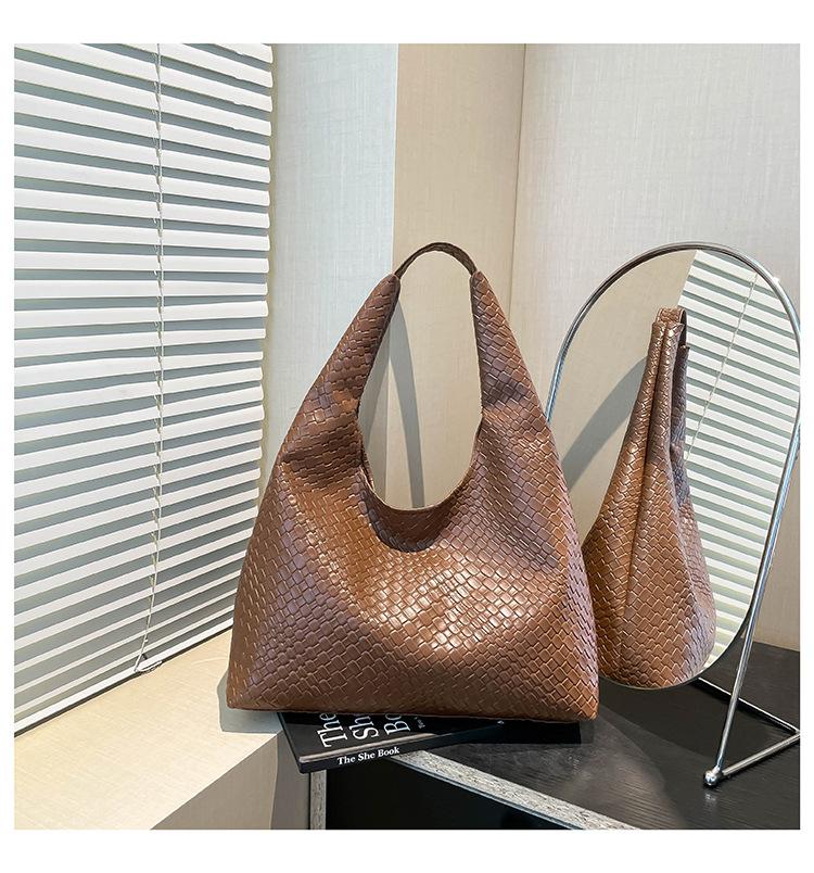 

Простой дизайн повседневный ретро большая вместимость новый популярный плетеный узор однотонная сумка на плечо/подмышку коричневый