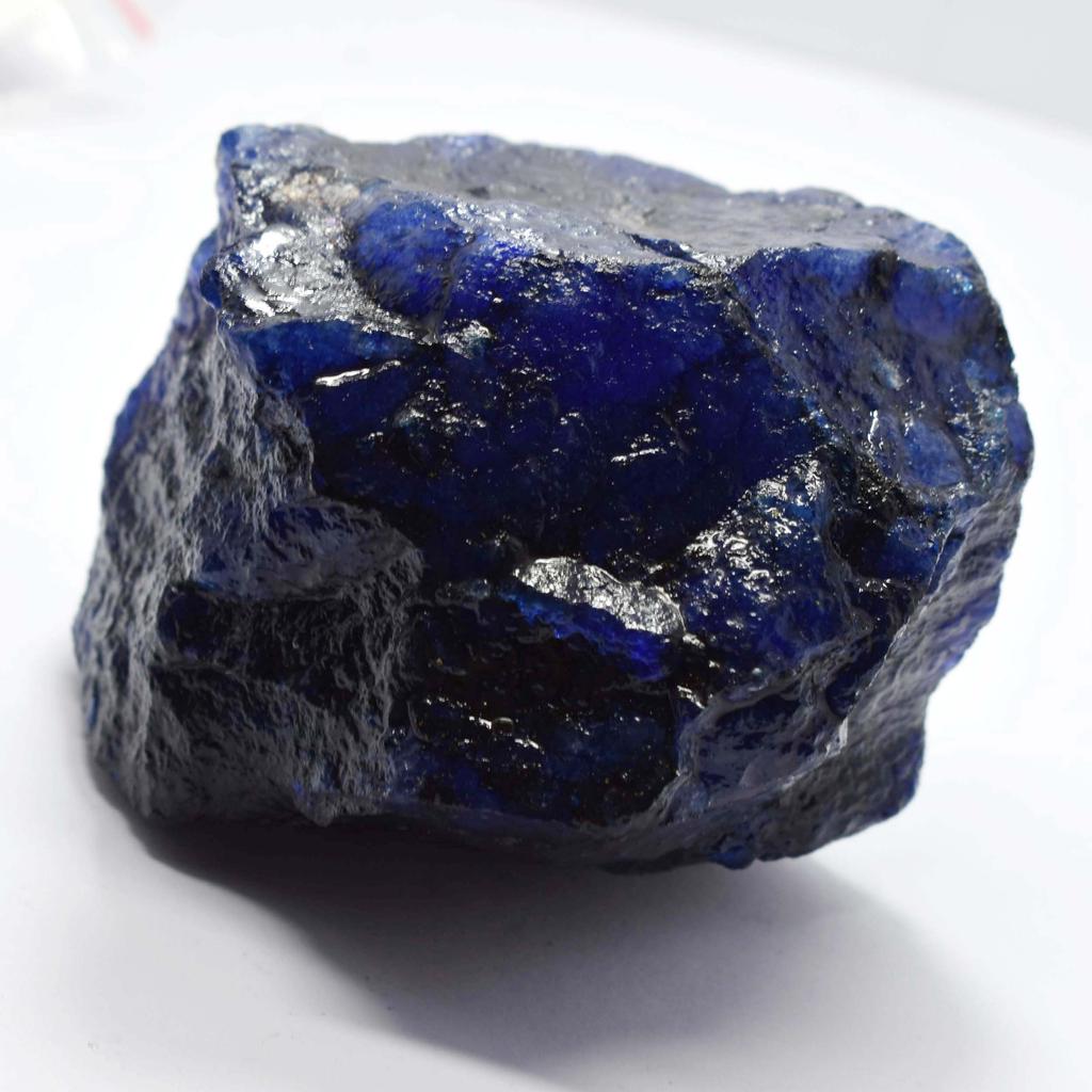 Přírodní modrý safír 2362,75 ct Hrubý Certifikovaný Volný Drahokam
