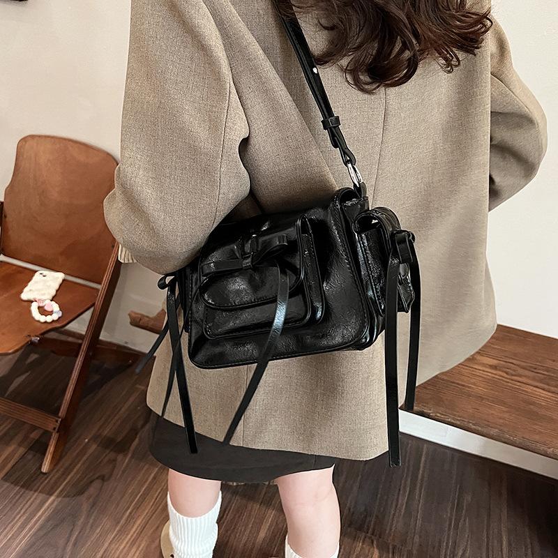 2025 autumn new bow shoulder armpit bag niche high-end commuter portable shoulder crossbody small square bag