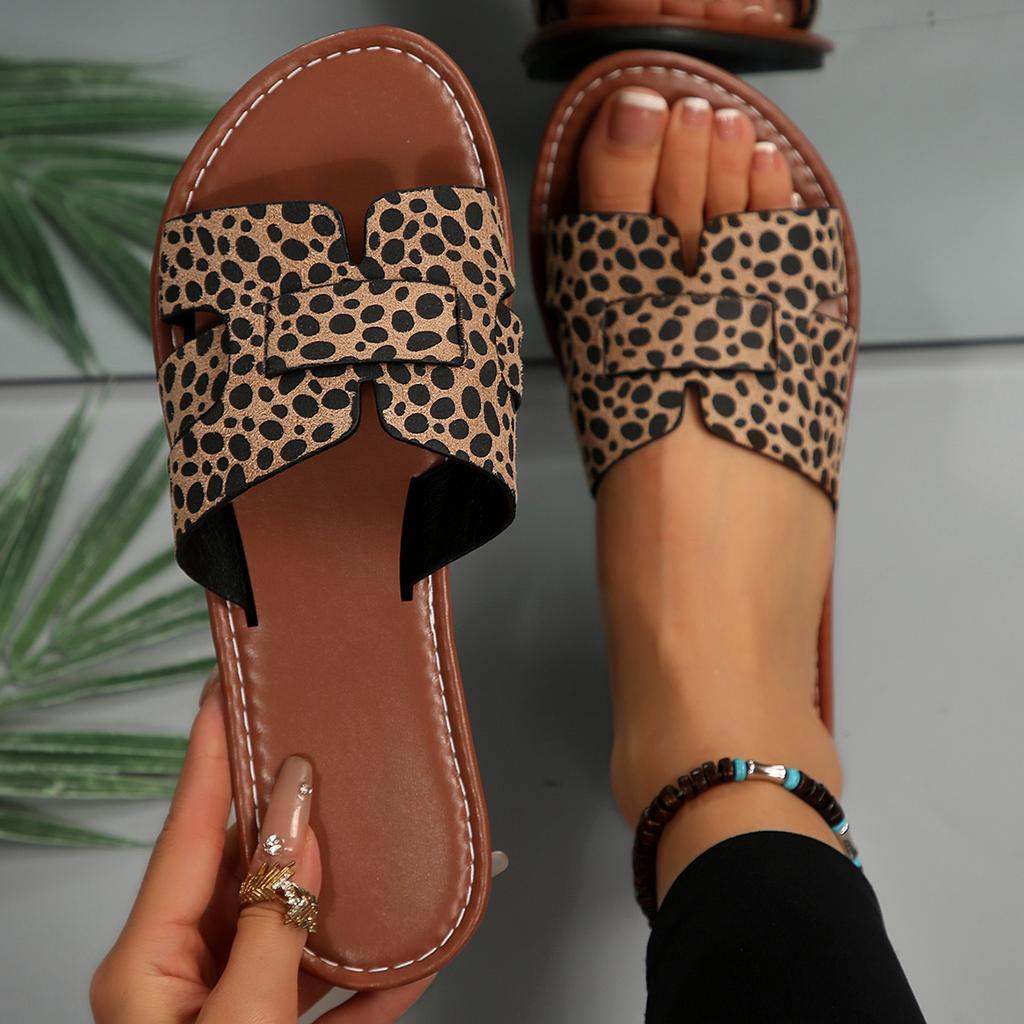 Fashion Women Slippers 2025 New Fashion Trend Anti Slip Slippers Wear-resistant Shoes Women Soft Sole Flat Sandals Home Slides Women