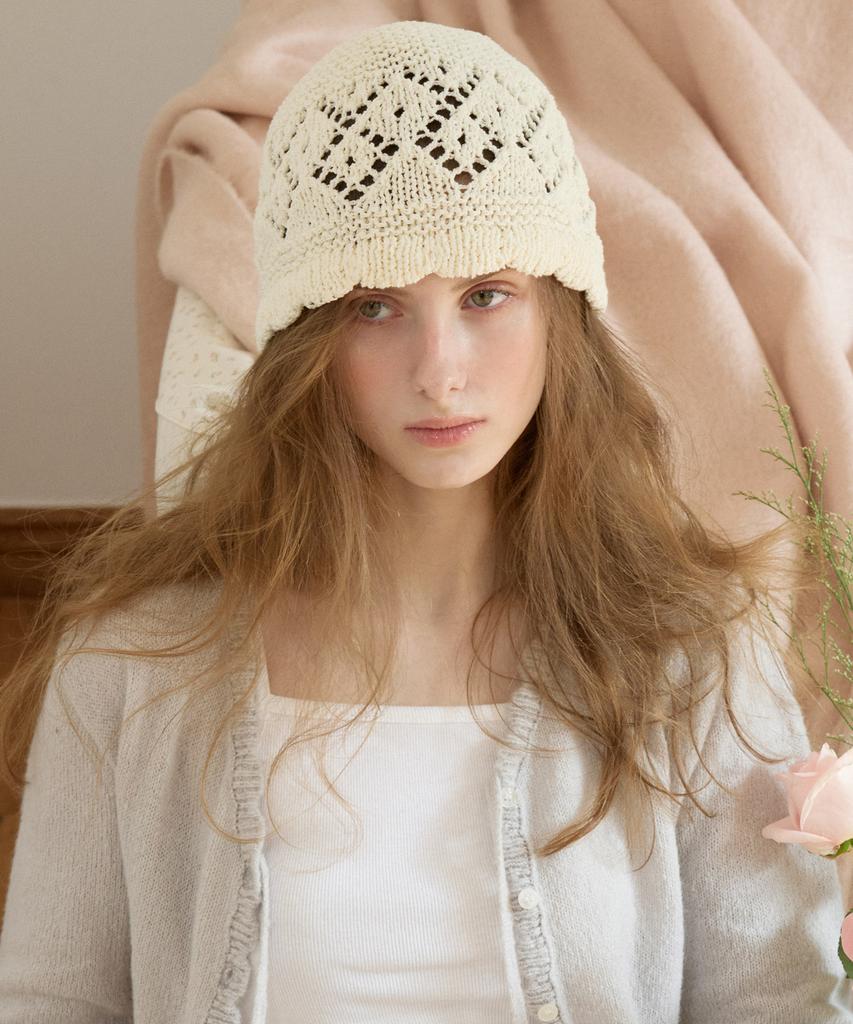 LETTER FROM MOON Scallop Punched Knit Beanie (Ivory)
