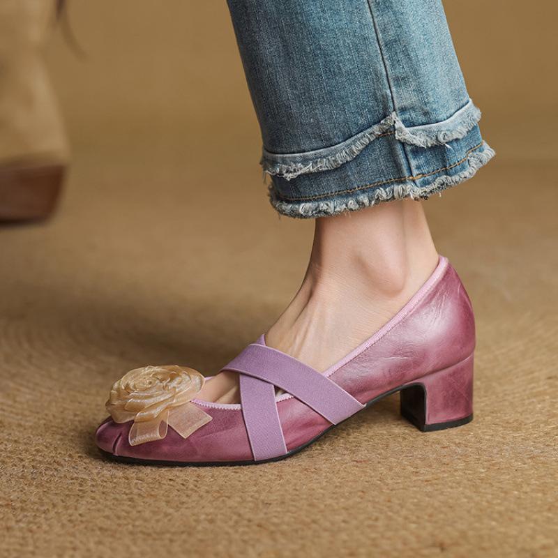 Four seasons wear square heel single shoes new fashion single shoes women's solid color casual leather large size shoes light mouth low top beef