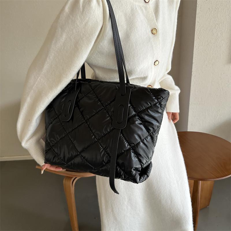 Chic Large Capacity Quilted Cotton Tote Bag For Women Trendy Street Style