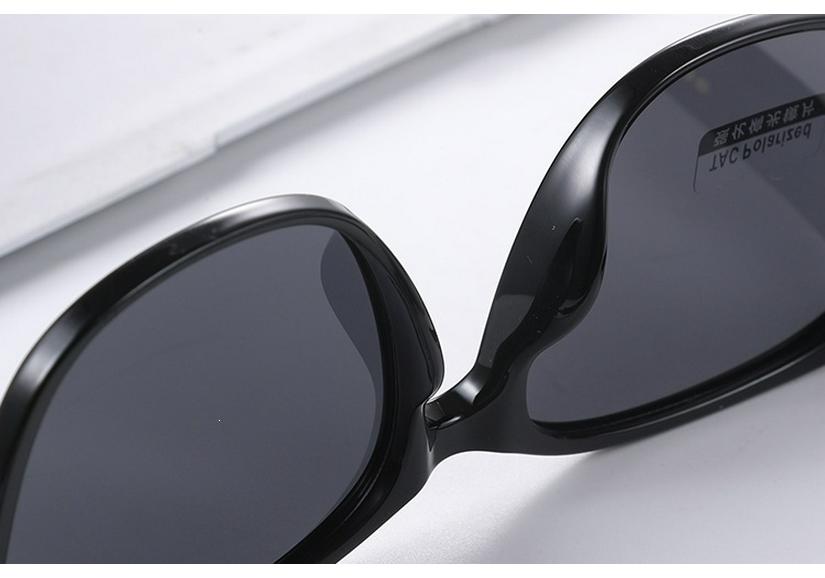 Occhiali Sportivi Intelligenti Bluetooth con Musica, Funzioni di Chiamata, Lenti Polarizzate Anti-UV e Ricarica Magnetica.