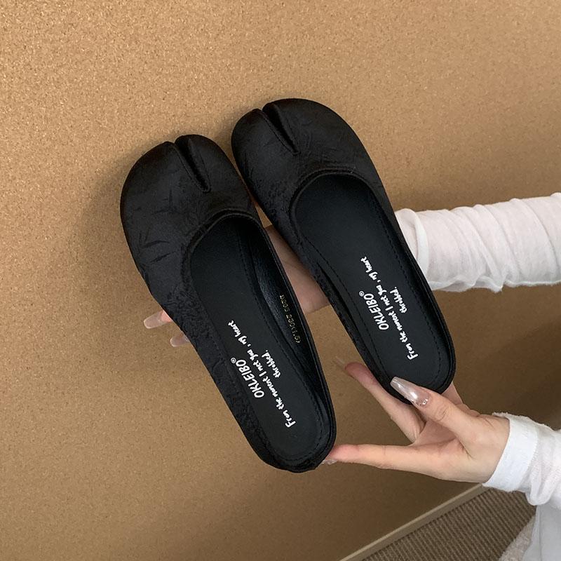 Fashion Strange Toe Fashion Silk Ladies Flats Slippers Shoes Sandals Female Shallow Footwear Flats Slippers Shoes For Women Mules