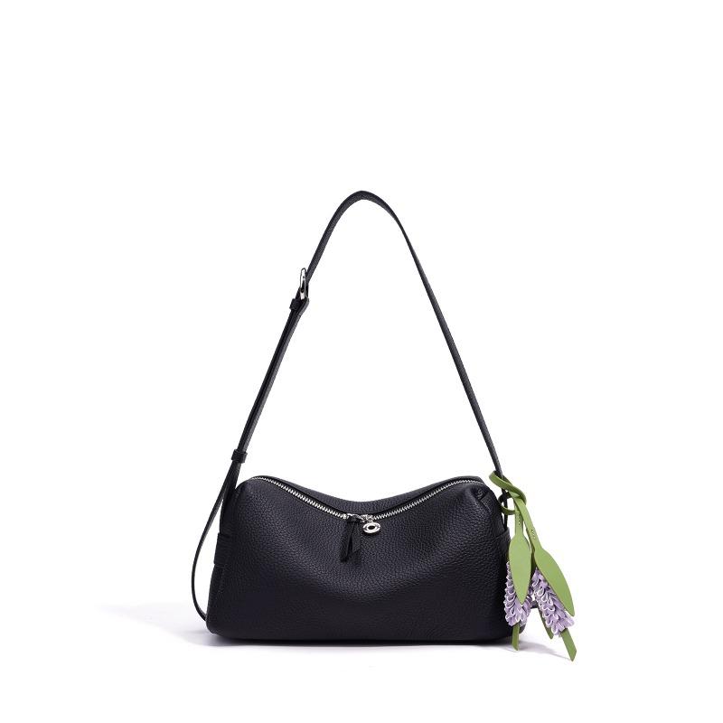 Large Capacity Handheld Women's Bag Light Luxury Leather Pillow Bag Design Sense Niche Fashion Versatile Premium Underarm Shoulder Bag