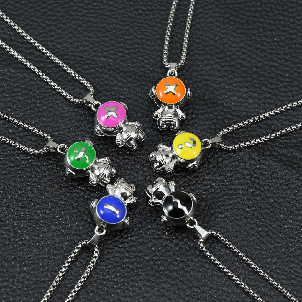 Colgante de Astronauta Sumar, Restar, Multiplicar y Dividir Símbolo Femenino Astronauta Dibujo Animado Collar de Verano Accesorios para Pareja Masculina