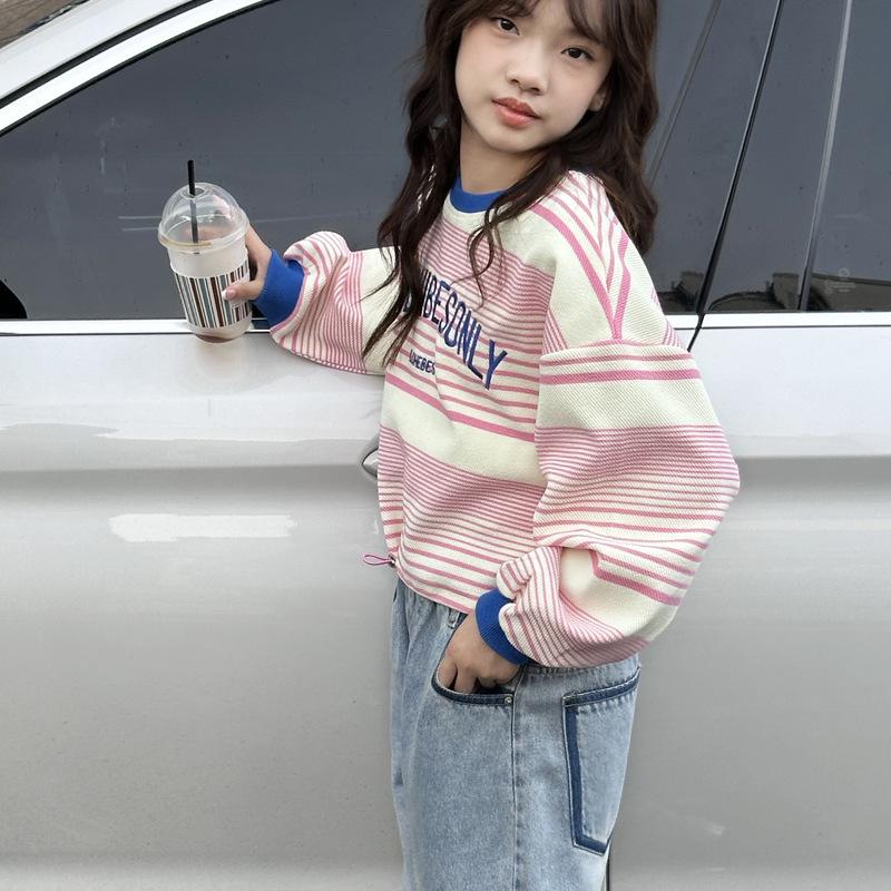 Bluza dla dziewcząt na jesień 2025: Stylowy pulower na wczesną wiosnę dla dzieci