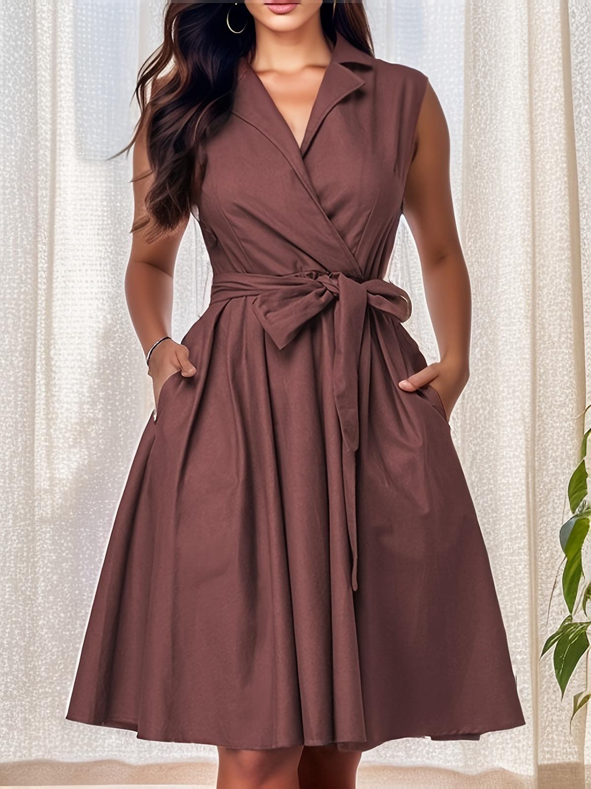 

Женское приталенное миди платье А-силуэта без рукавов однотонной расцветки с лацканом-галстуком 5XL коричневый
