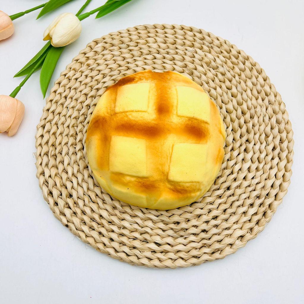 Squishy Pineapple Bun Stress Relief Toy - Slow Rebound Simulated Food Prop