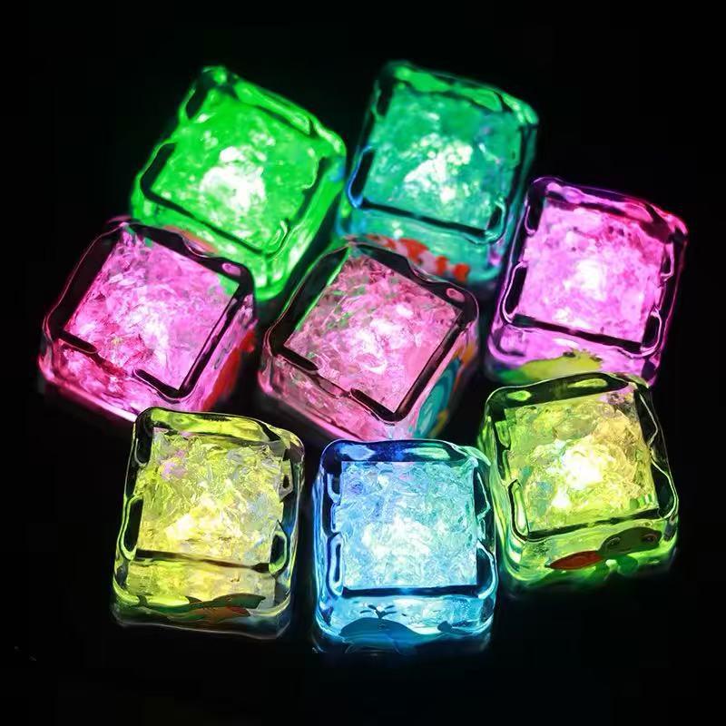 Cube de Glace Lumineux Coloré Jouet de Bain pour Bébé avec Magie Activée par l'Eau - Version Améliorée Sept Couleurs