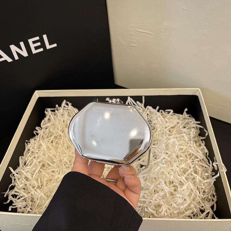 

Акриловая сумка для ужина 2024 года, новая европейская и американская мода, тренд ледяной трещины, женская сумка-конверт с цепочкой через плечо и красным ртом 9.5*6.5*4+6.5*6.5*4.5+7.5*7*4.5+11*7*4.5