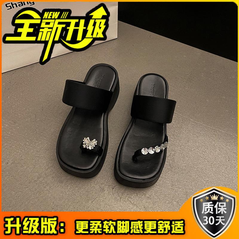 Fashion soft-soled slippers women's 2025 new summer wear rhinestones, foot clipping, thick-soled stepping on shit, casual beach shoes, seaside