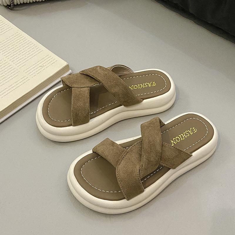 Beautiful thick-soled heightening cool slippers women's summer wear with skirts 2025 new Internet celebrities super fire out beach shoes
