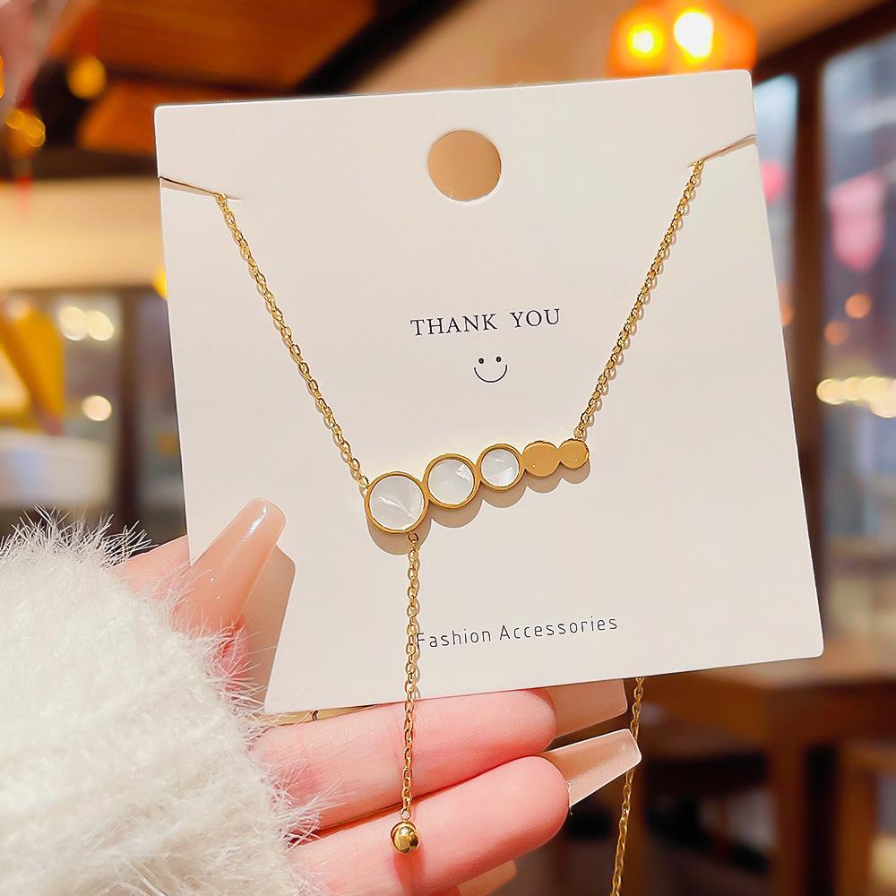 Korean 18K Gold Titanium Steel Women's Clavicle Necklace - Versatile, High-End, Non-Fading Temperament Choker.