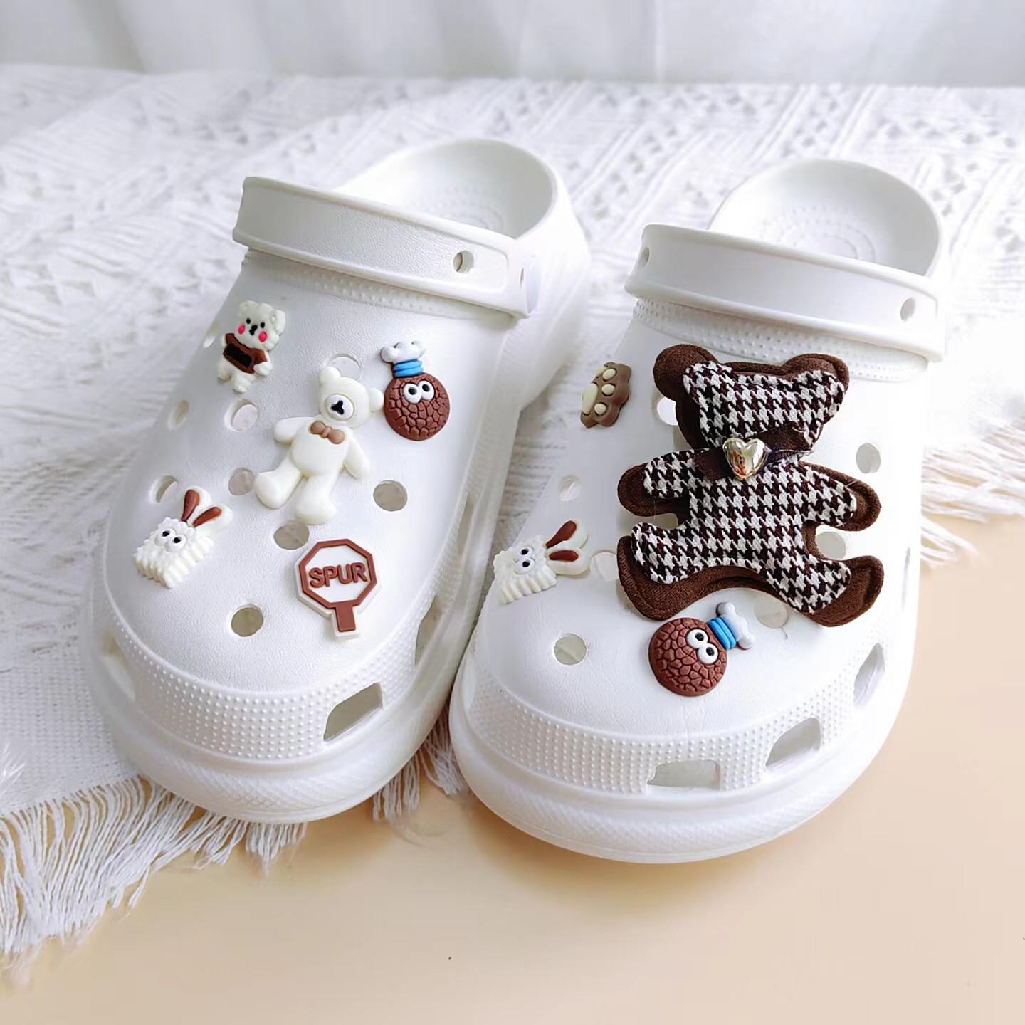 

Новые модные туфли с дырочками, тысяча птиц, клетка, набор кролик-медведь, пряжка для обуви, пляжная обувь, набор декоративных аксессуаров