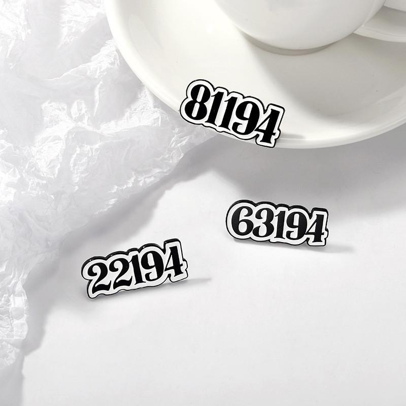 Stylish Geometric Number Brooch Pin For Fashionable Clothing And Accessories