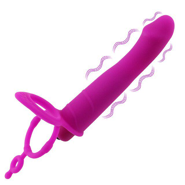 Strap-on Doppelpenetration Mit Strapon Sex-Spielzeug. Strap-on Doppelpenetration Mit Strapon Sex-Spielzeug.