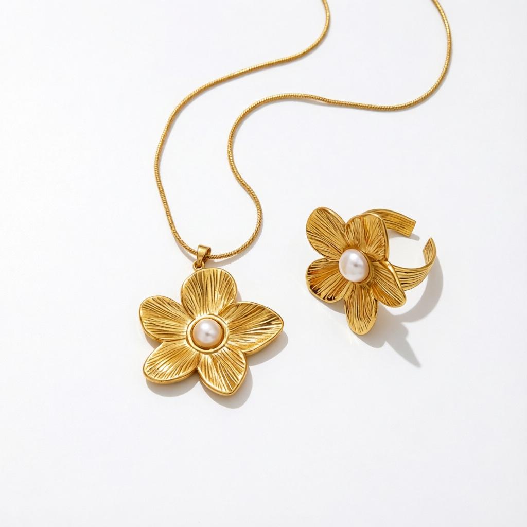 Titanium Steel Light Luxury European and American Golden Flower Clavicle Necklace 