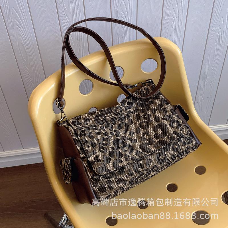 

2024 новая высококачественная сумка с леопардовым принтом большой вместимости, универсальная сумка-тоут в иностранном стиле, сумка-мессенджер на плечо для выхода