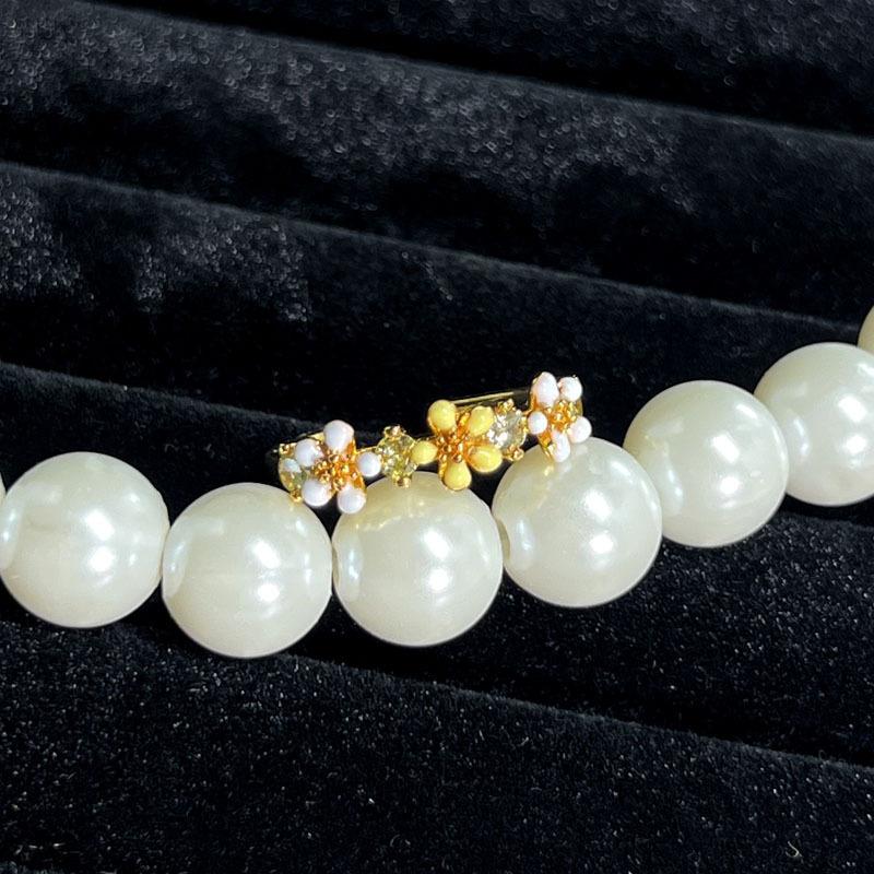 Niche exquisite light luxury high value aesthetic collection flower pearl ring female cold wind temperament stacked index finger ring