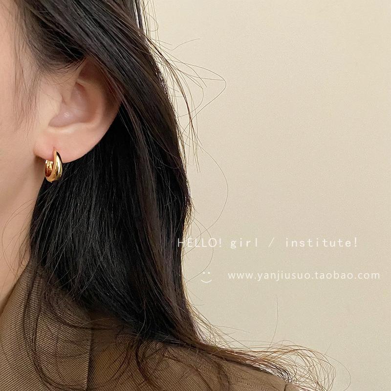 Silver plain ring earrings, niche design sense, advanced cold wind earrings, new trendy circles, exquisite золотой