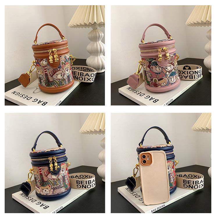 Cartoon Bear Women's Crossbody Phone Bag - Versatile Single Shoulder Design