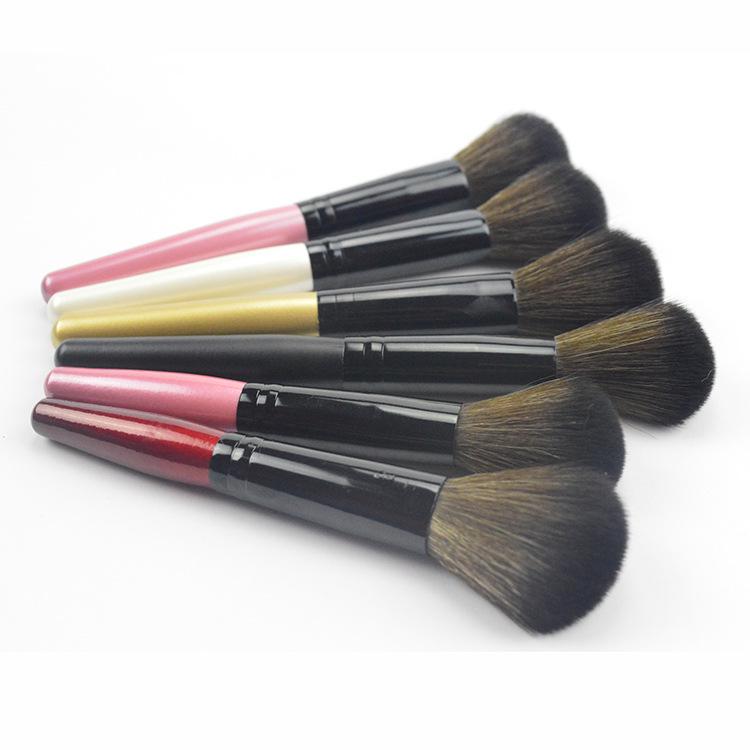 Wavy Silk Nylon Makeup Brush with Solid Wood Handle - Powder & Blush Tool, Logo Customization Available