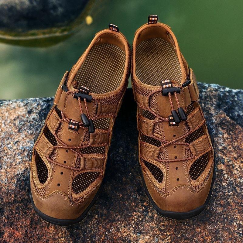 Fashion Summer New Men's Outdoor Beach Shoes with Hollowed Out Fashionable Toe Caps, Water Wading Shoes, Lightweight and Cool Slippers
