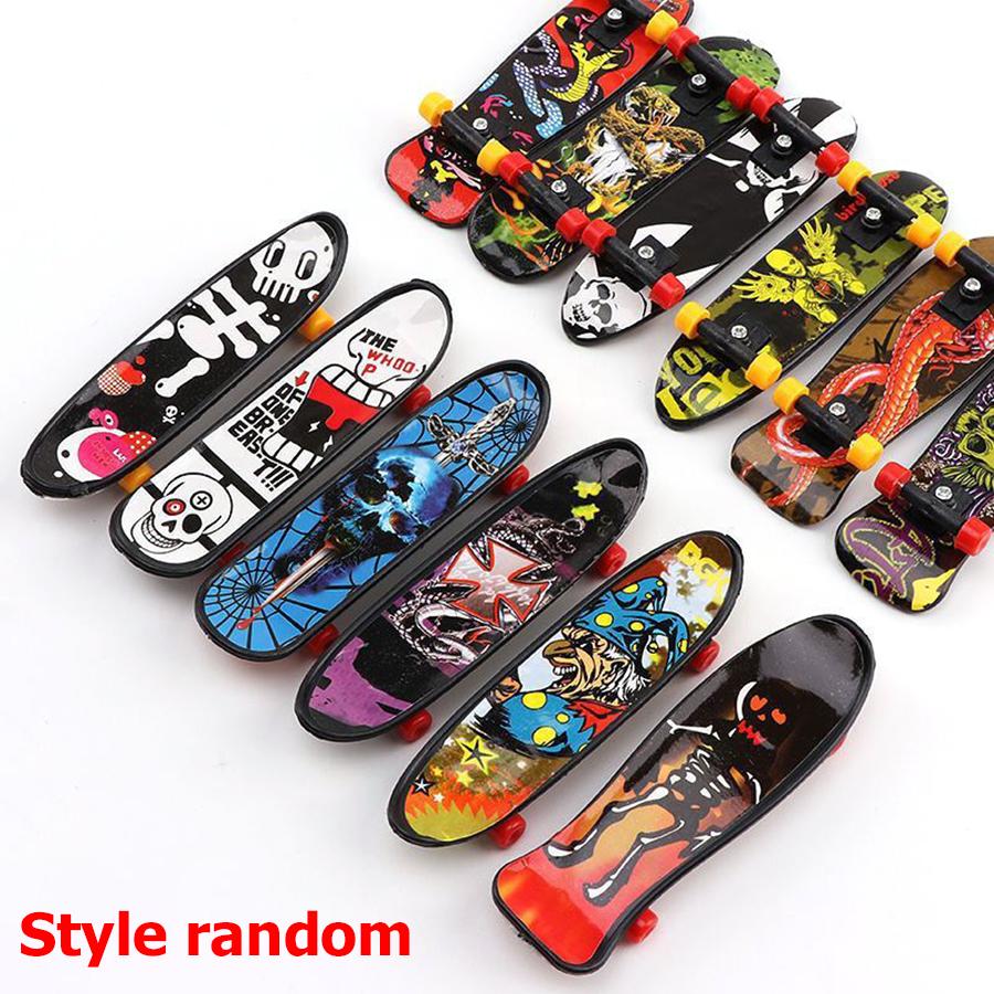 

10pcs Plastic Finger Skateboard Style Random Creative Desktop Skateboard Sports Toys Party Favor Supplies Funny Toys Gifts