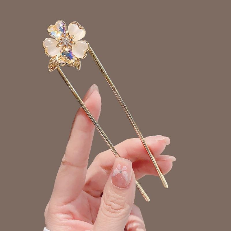 Elegant Crystal Flower Hairpin for Women Metal U-Shaped Hairpin Chinese Ancient Cheongsam Hanfu Accessories