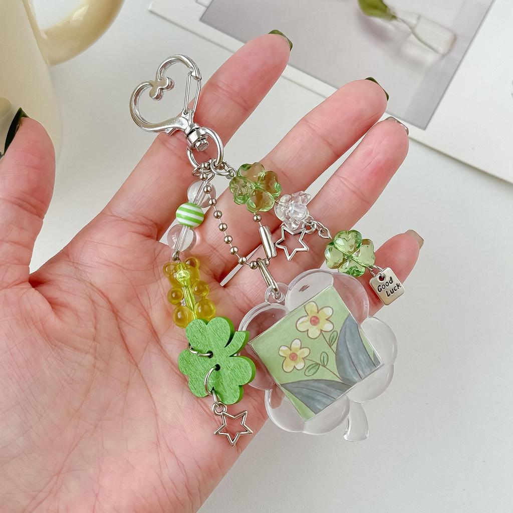 Modischer Schlüsselanhänger mit grünem Blatt und realistischen Designs, tragbares Accessoire für Weihnachtsgeschenke oder zur Personalisierung des täglichen Gebrauchs