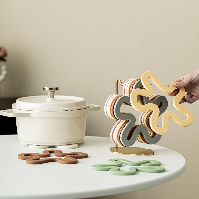 Silicone Heat-Resistant Table Mat: Anti-Scald Coaster, Placemat & Casserole Dish Protector