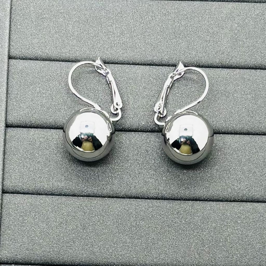 New Korean Version of Simple Ball Earrings, Niche High-end Cold Wind, Personality, Versatile and Fresh Earrings