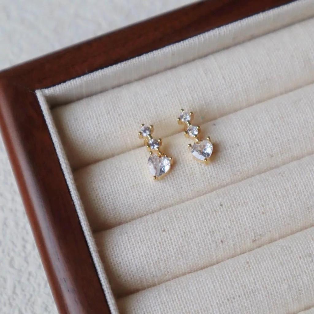 AMO Retro Sparkling Diamond Heart Zircon Studs - Elegant S925 Silver Earrings