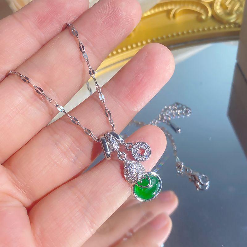 New Chinese emerald imitation chalcedony gourd pendant slightly set with diamond necklace women's small waist copper coin collarbone chain gift