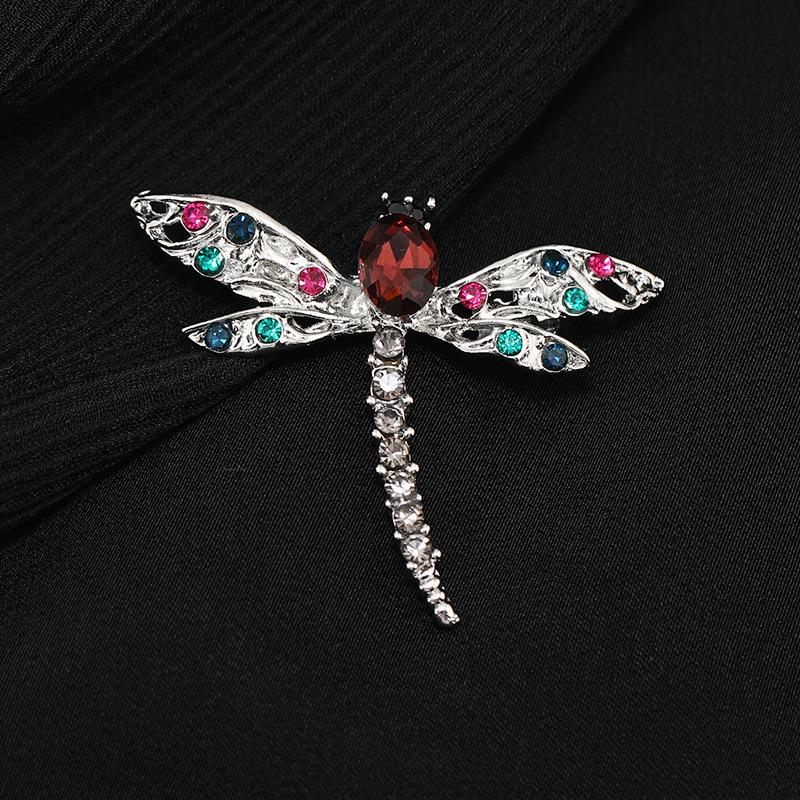 

Винтажная придворная хрустальная брошь-стрекоза Высококлассный темперамент Дизайн насекомых Чувство шпильки Брошь Аксессуары для костюма Женщины