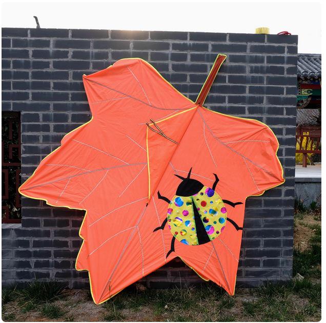 

Вэйфанский воздушный змей «Божья коровка»: Уникальный, простой в управлении осенний воздушный змей с характером.