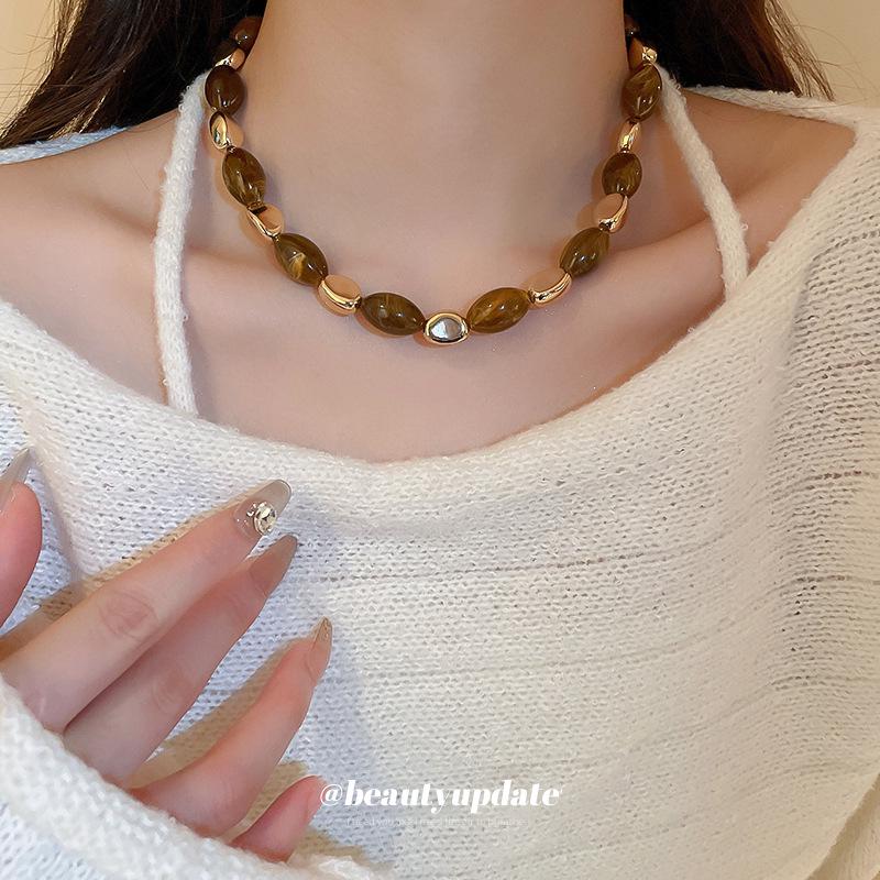 Melanoid Resin Oval Geometric Necklace - Versatile High-End Fashion Accessory for Women