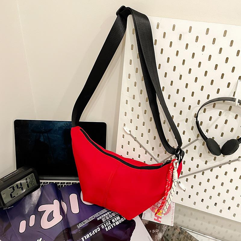 Lichtgewicht veelzijdige canvas tas dames nieuwe zomer populaire schoudertas niche schouder knoedeltas
