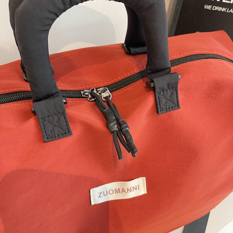 Large Capacity Fitness Bag  Waterproof Sports Gym Bag Portable Luggage for Men Women Short Distance Gym and Travel Bag