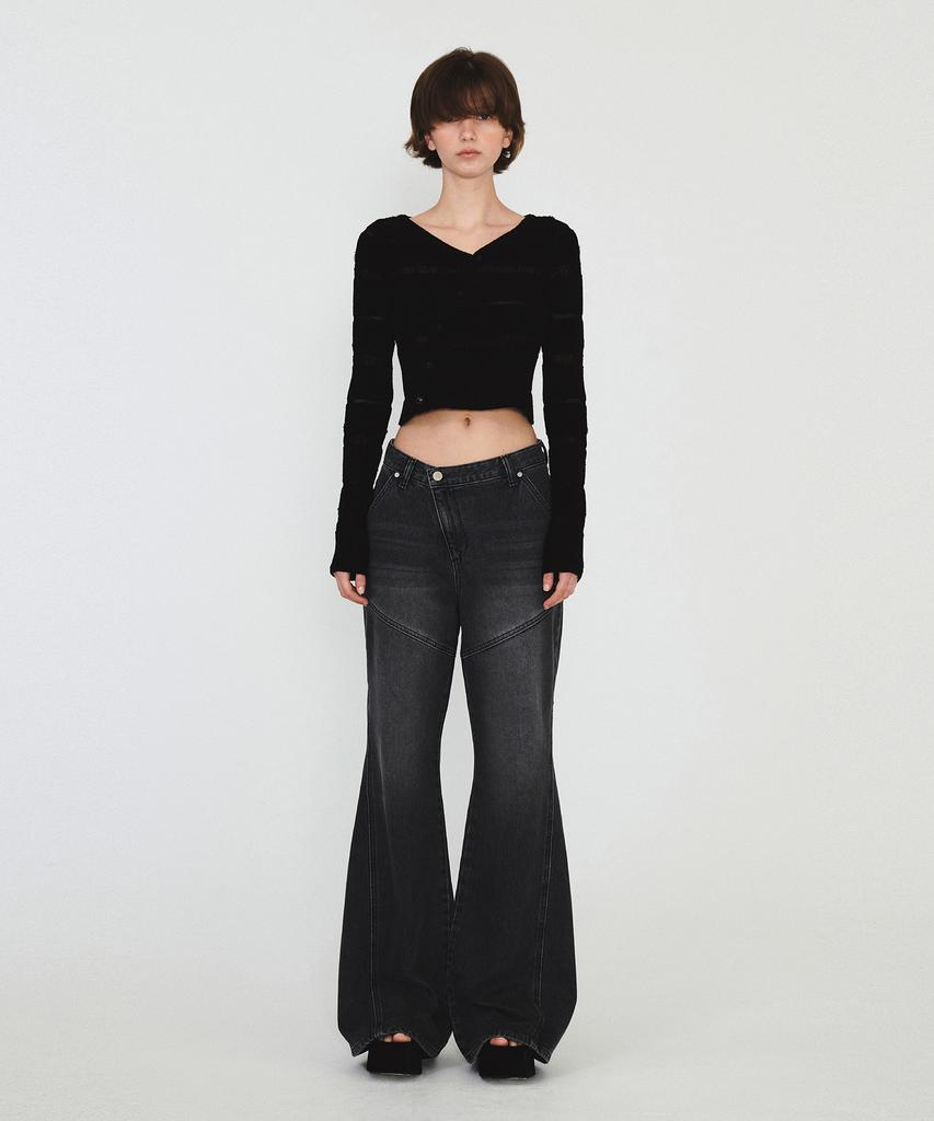 Daiaegeuneol Stripe Diagonal Button Knit (Black)
